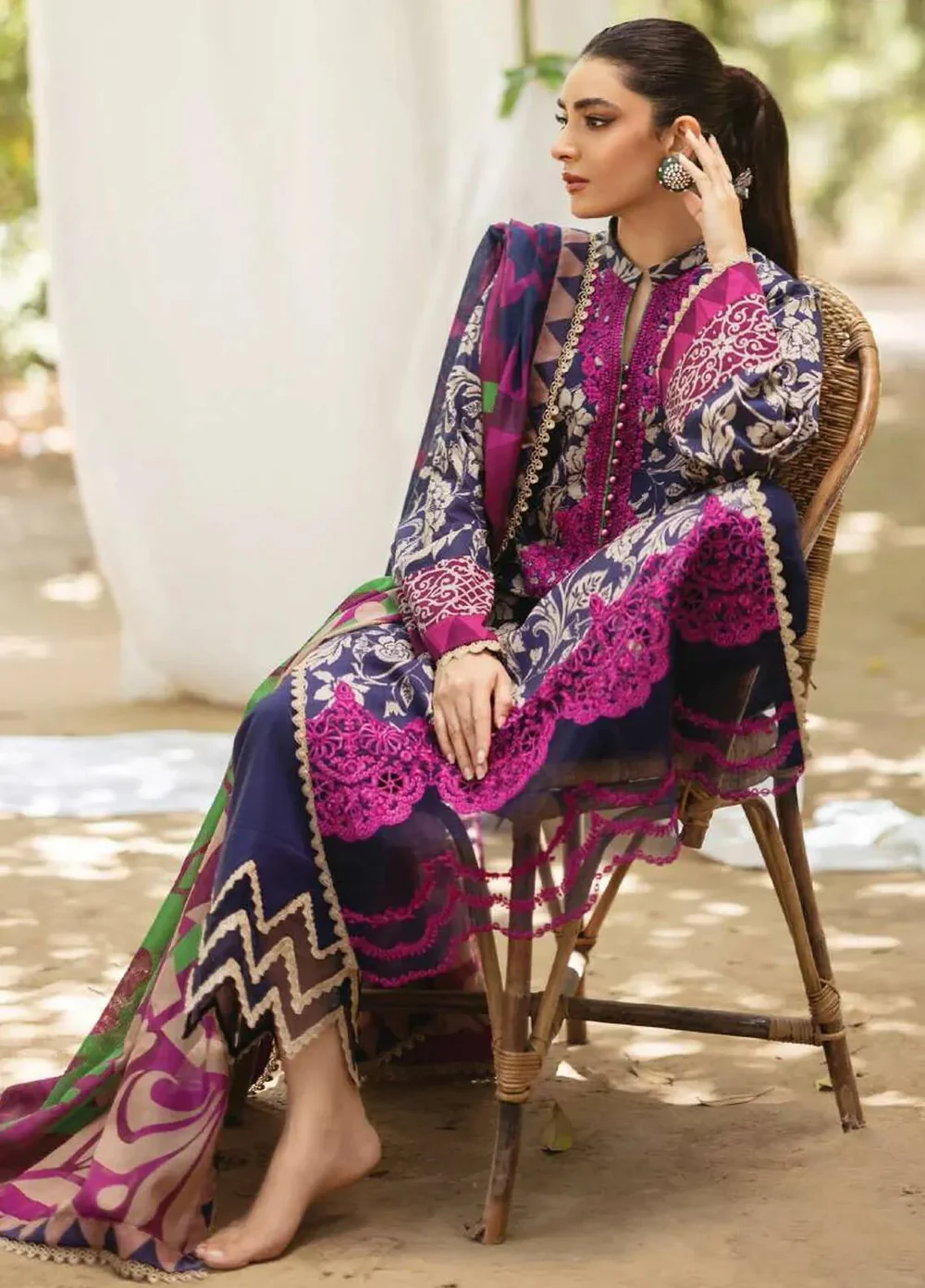 Zainab Chottani Print Lelan Allover 3 pcs لیلن سوٹ - Image 4